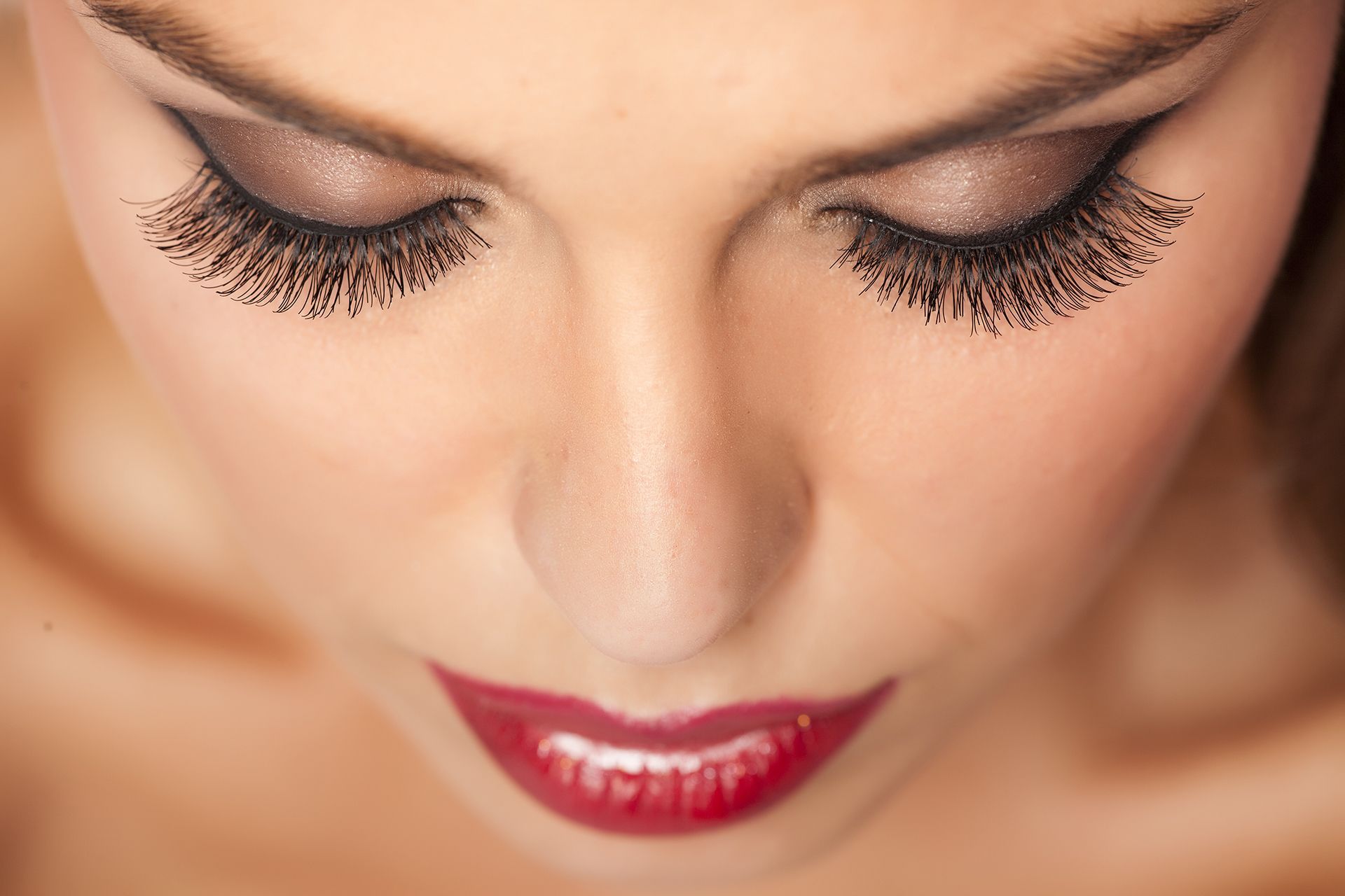 Elevate Your Lash Game: Expert Maintenance Tips for Stunning Extensions