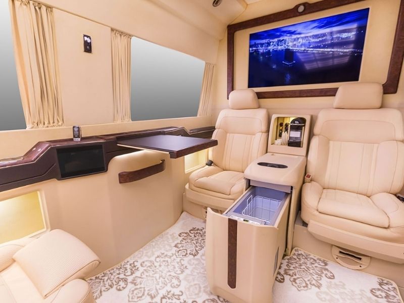 Mercedes Sprinter VIP 8 Seater Minibus multimedia TV