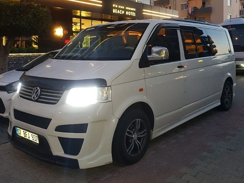 Volkswagen Caravelle Classic Budget Van exterior