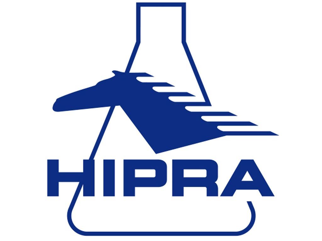 Un logotipo azul con un caballo y la palabra hipra sobre un fondo blanco.
