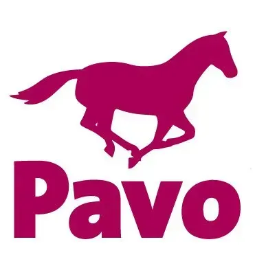 Una silueta de un caballo está encima de la palabra pavo.