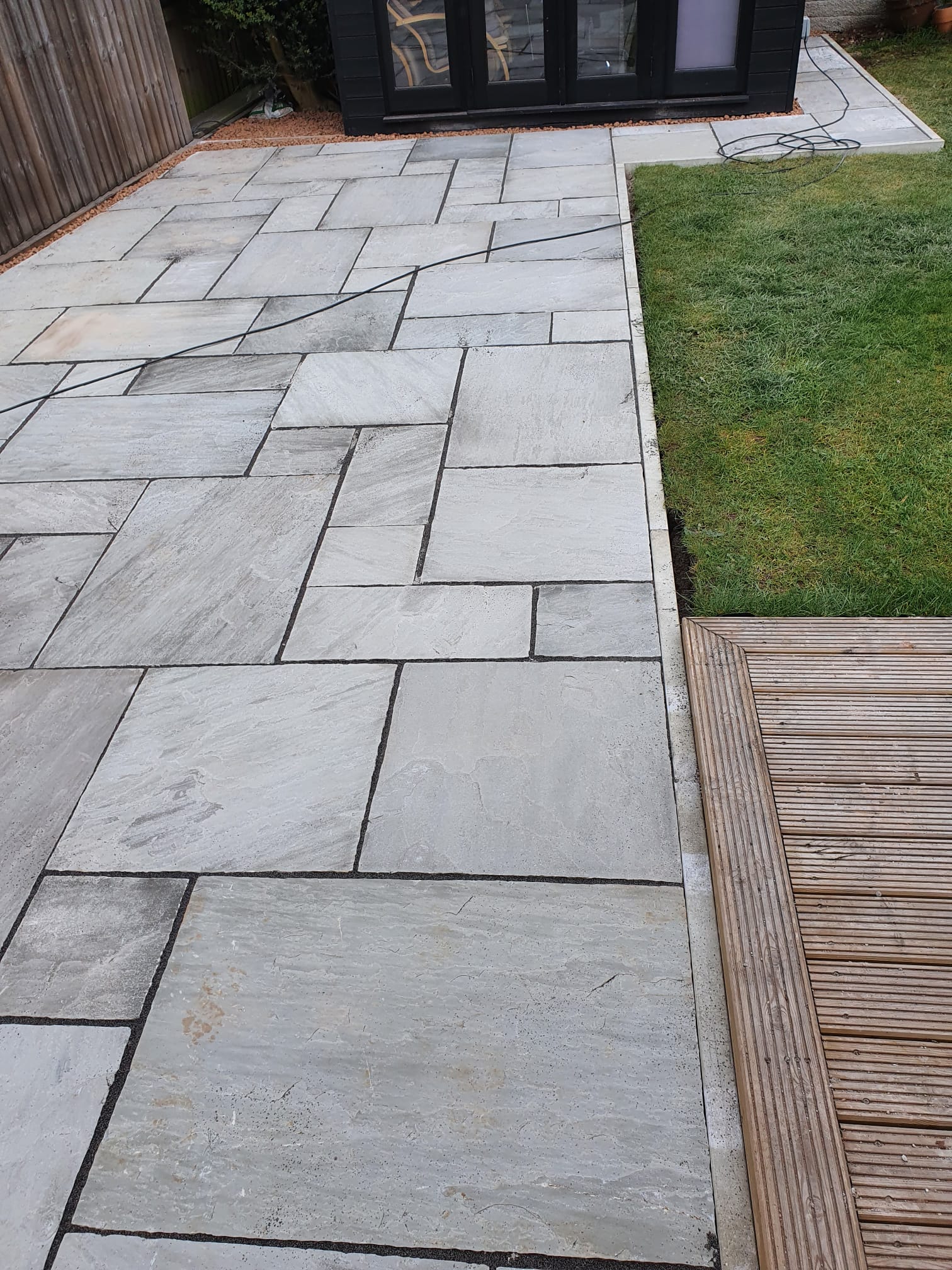 This is a picture of paving slabs in a garden in Leicester installed by landscaping Leicester