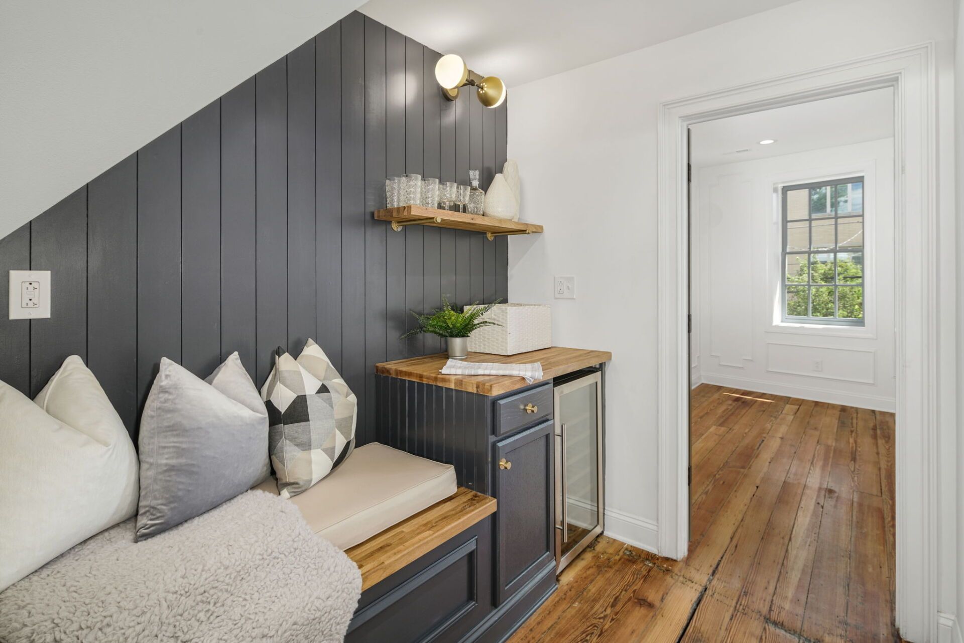 Minimal Room — Newport, DE — Kitchen Provider Inc