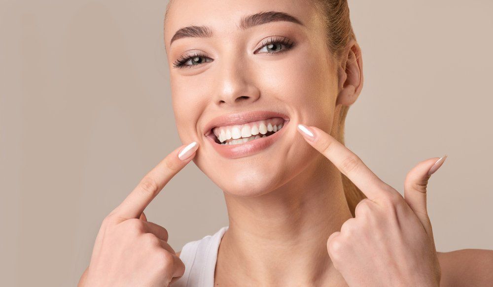 HAVE A DAZZLING SMILE AFTER TEETH WHITENING