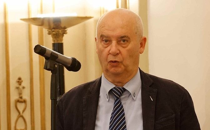 Giornalista pubblicista, Presidente di UNARGA, il gruppo di specializzazione della Fnsi per agricoltura, alimentazione, ambiente, energie e territorio, di cui è stato per anni segretario nazionale.