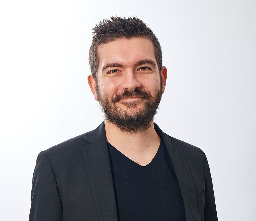 Consulente di sicurezza informatica e formatore sulle tematiche digitali, impegnato sul tema dell’ingegneria sociale, nel campo specifico che riguarda la sicurezza.