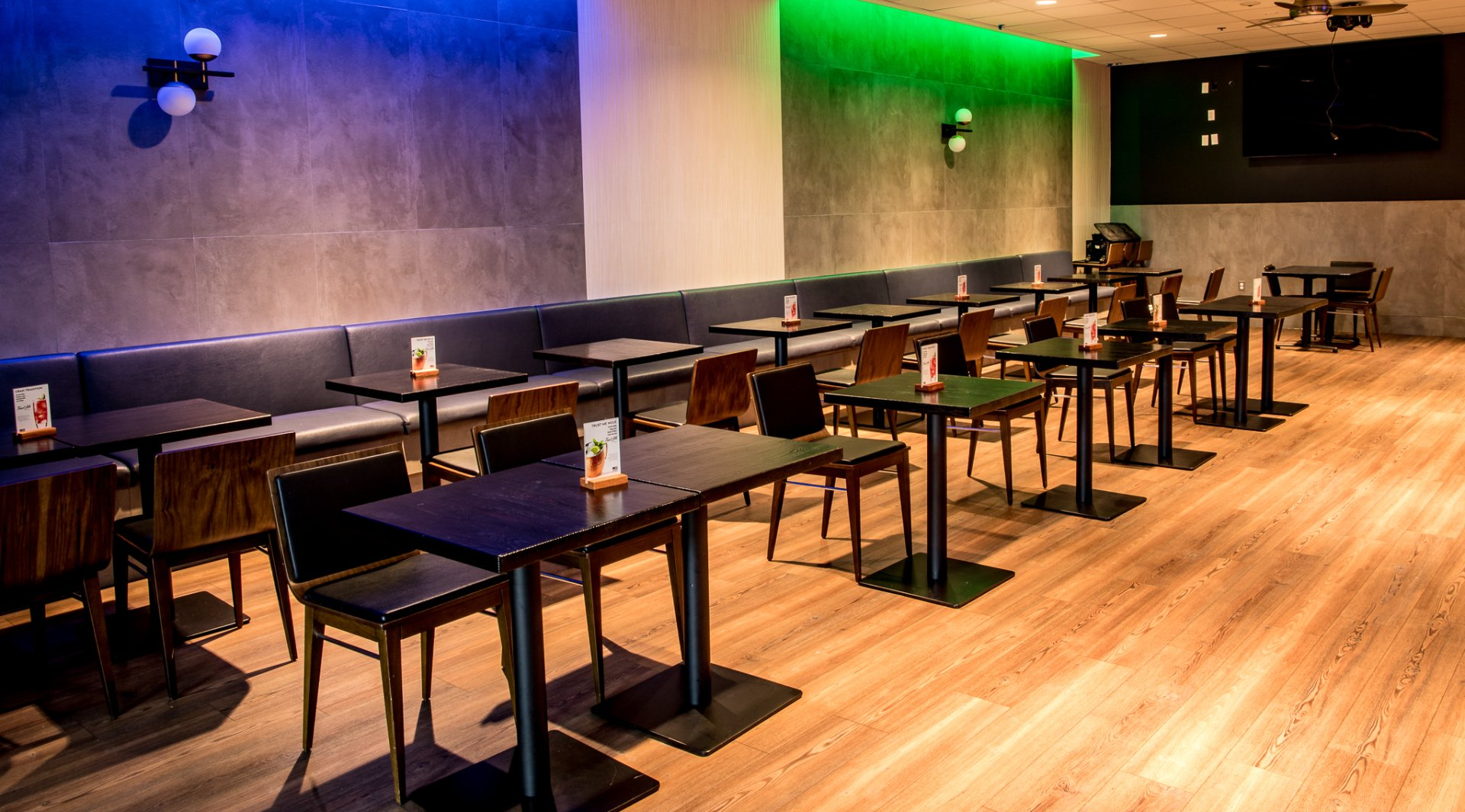 Empty Tables in Ocean's 11 Casino's lounge