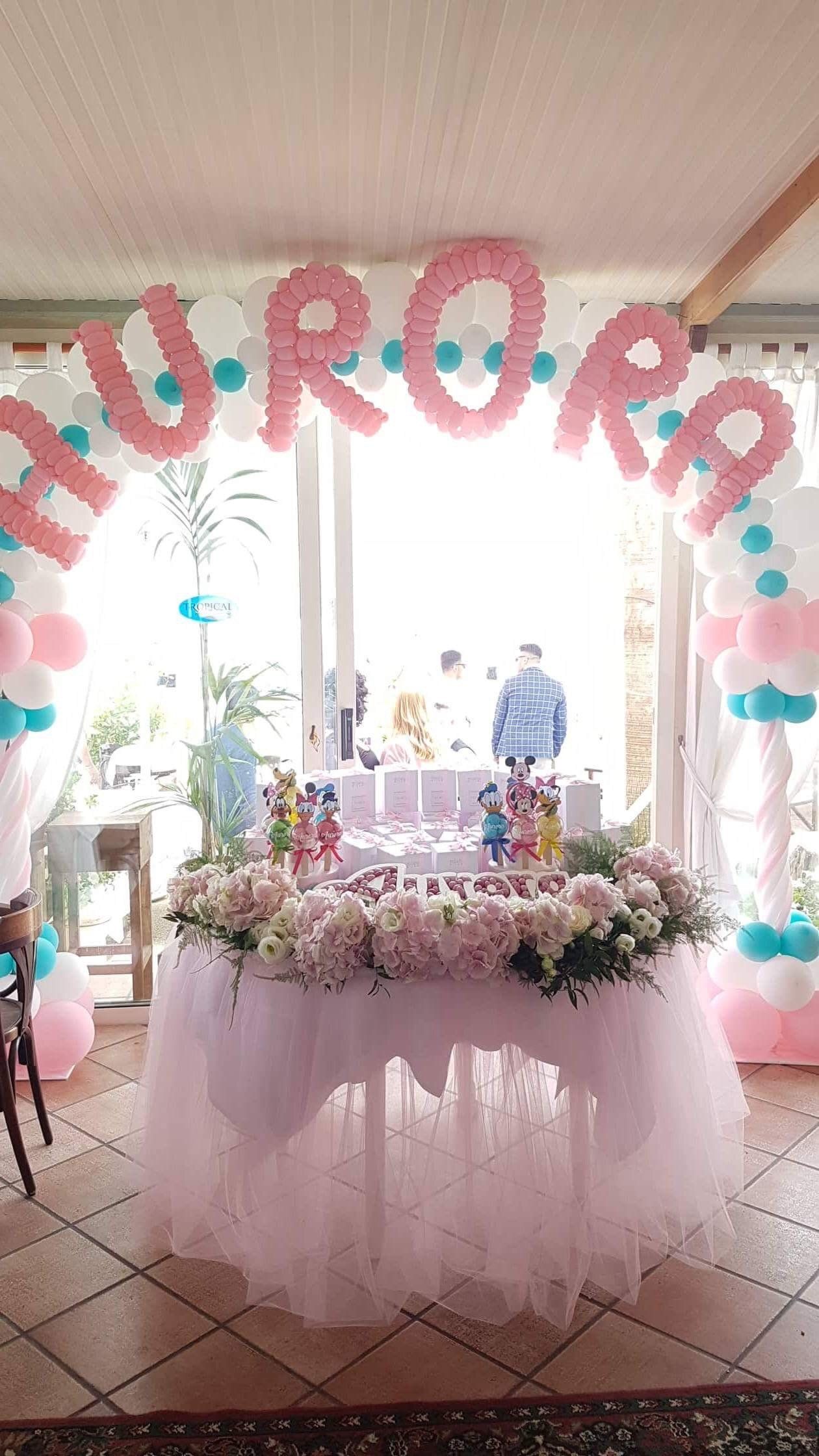 festa di compleanno con palloncini