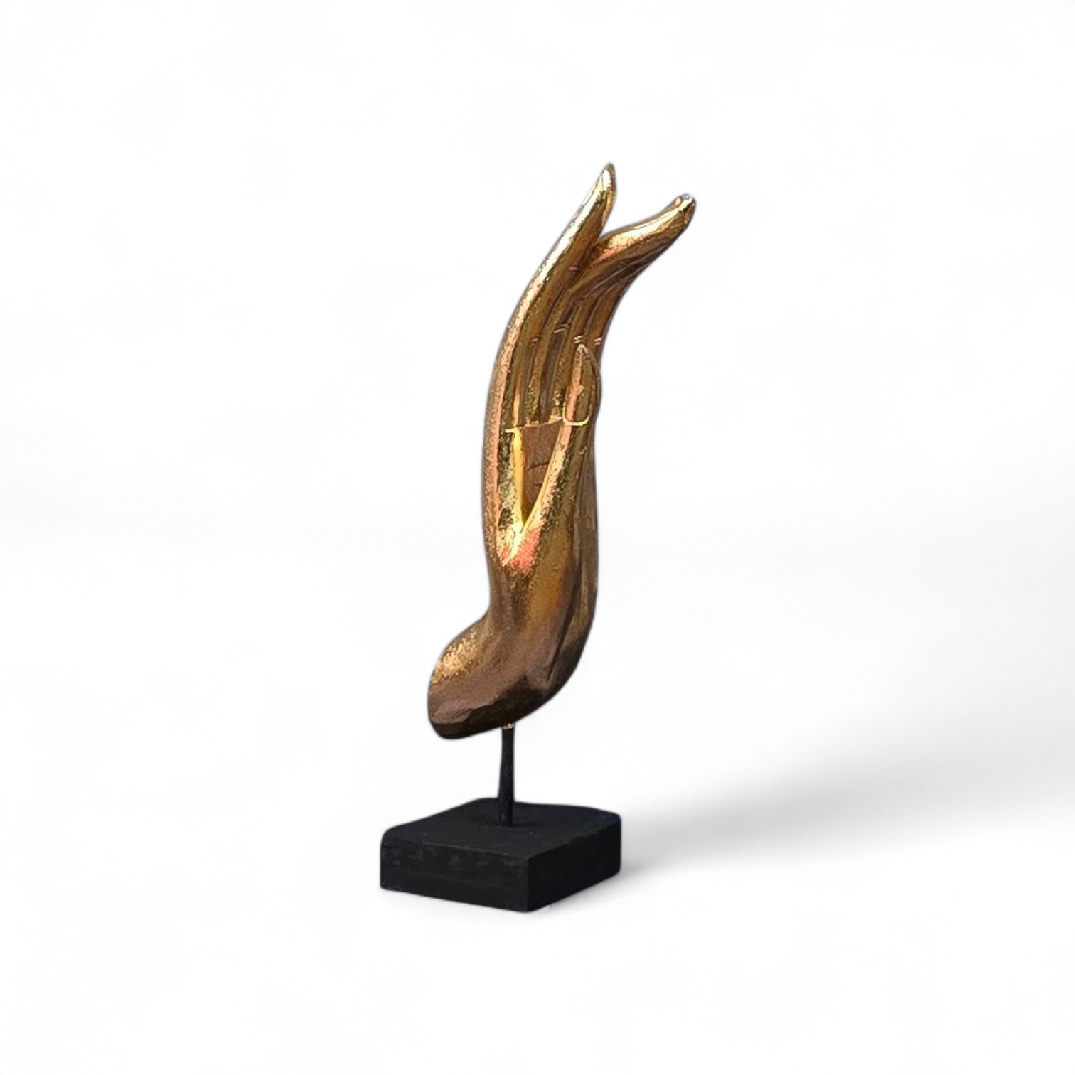 Houten gouden boeddha hand op standaard
