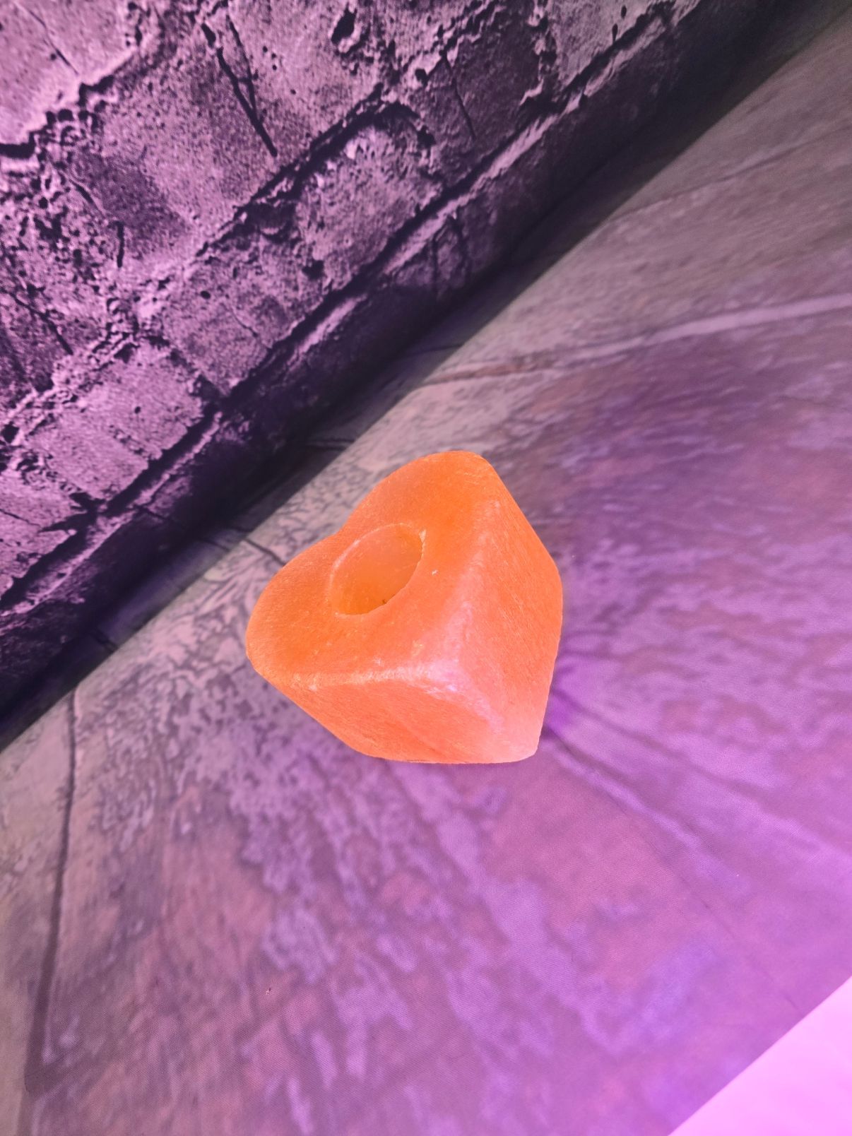 Hartvormige zoutsteen theelichthouder