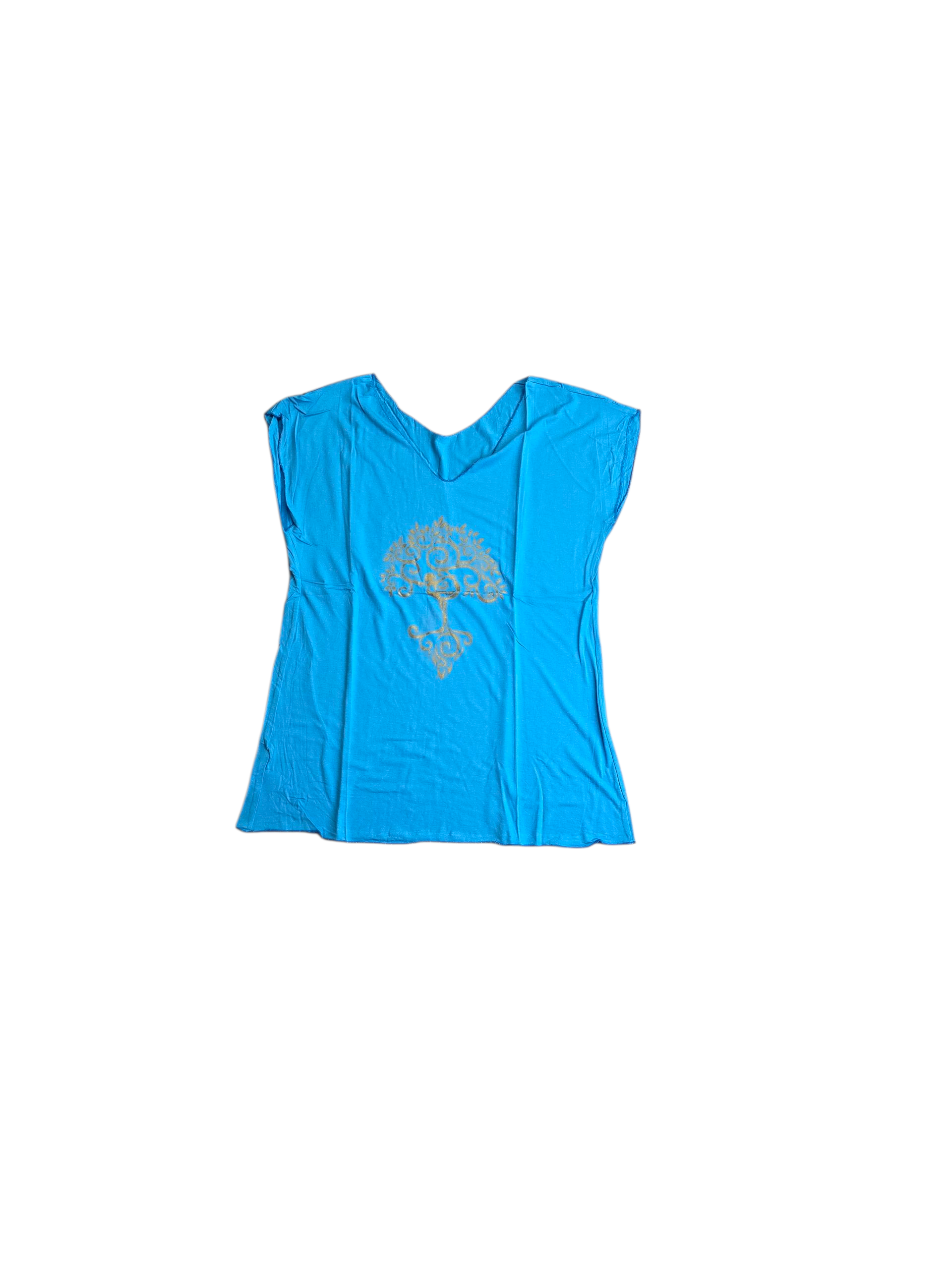 Een mannequin draagt ​​een rood shirt met een bloem des levens erop