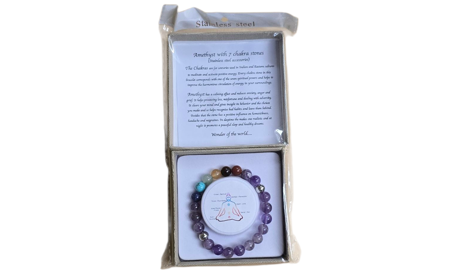 Armband met kleurrijke edelstenen in een doosje met een handgeschreven briefje.