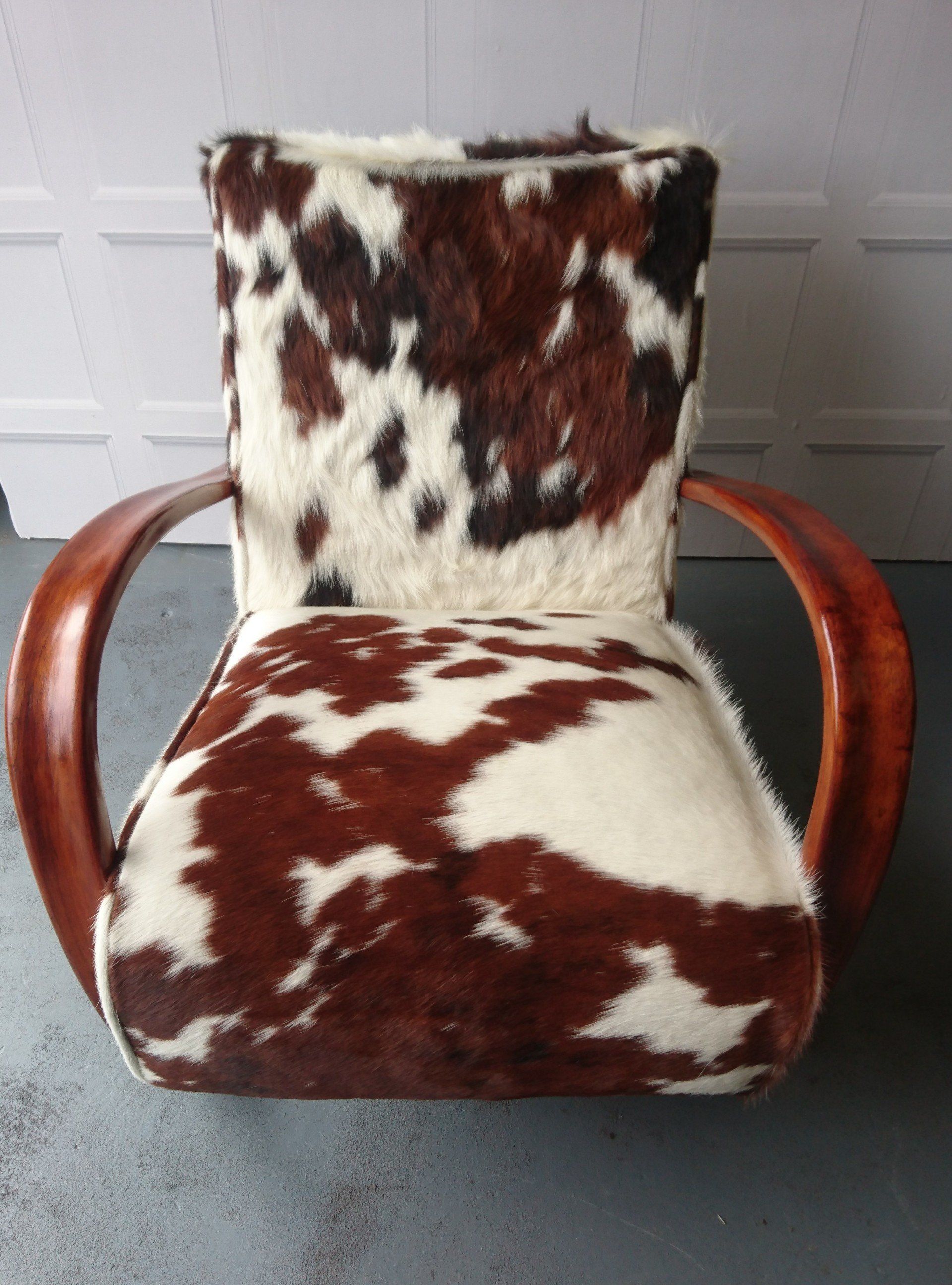 reddish brown and white coloured chair