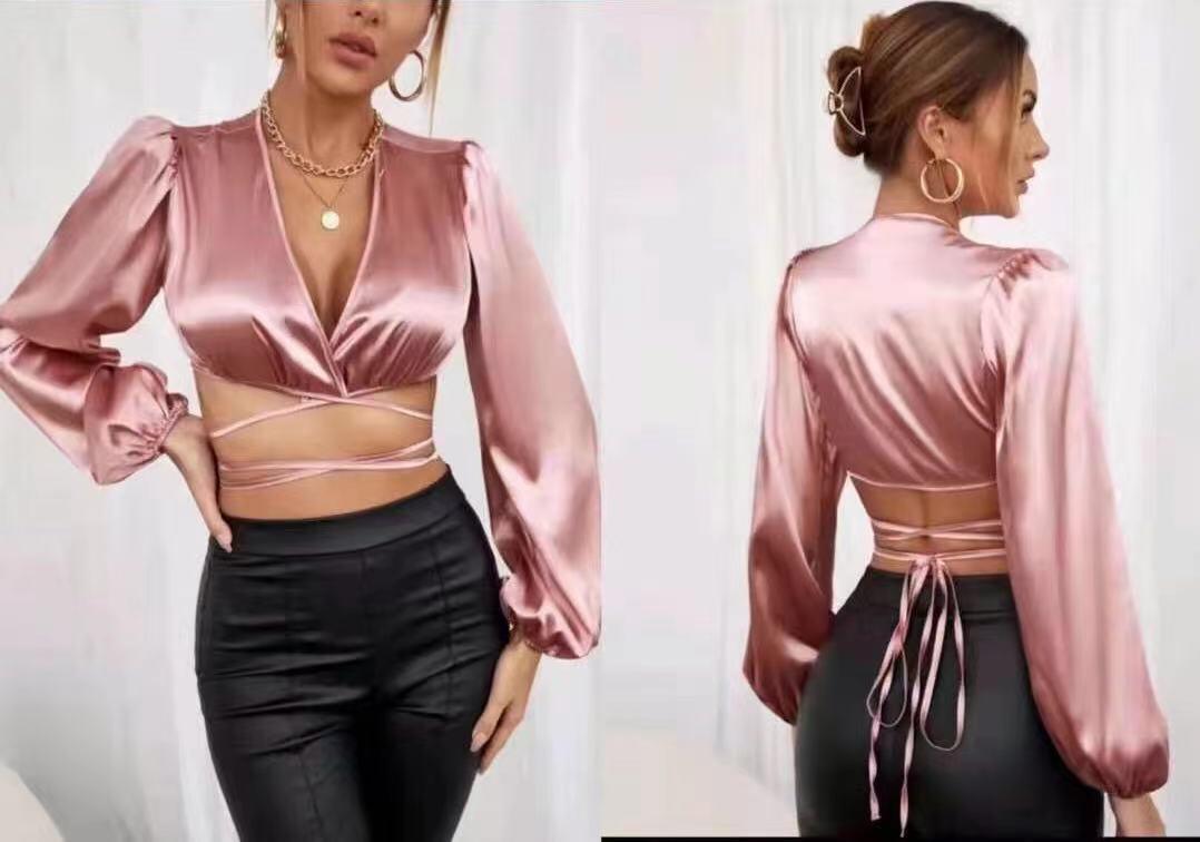 Capi di abbigliamento femminile della stagione primavera estate