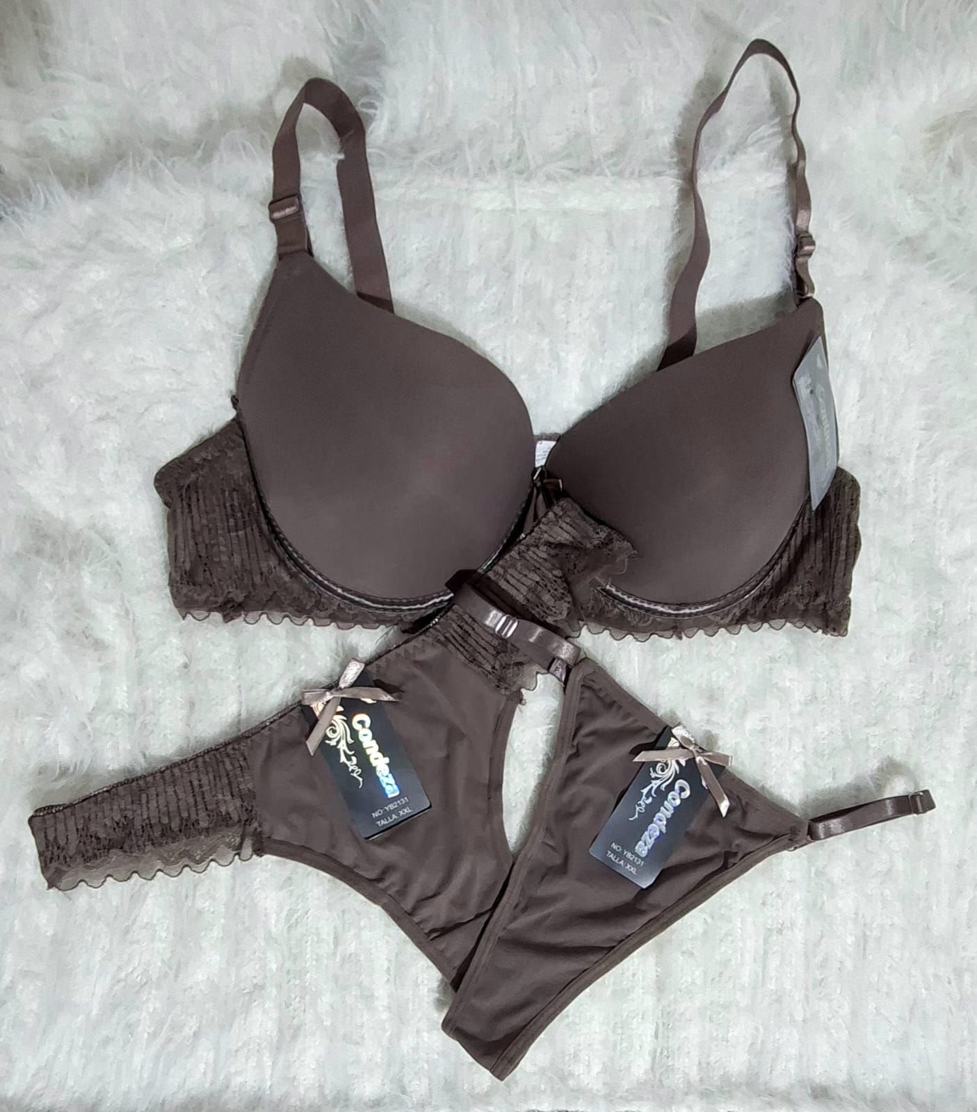 Conjunto de lencería marrón