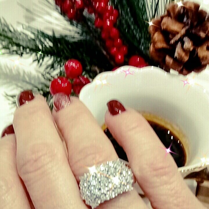 anello con pietre preziose