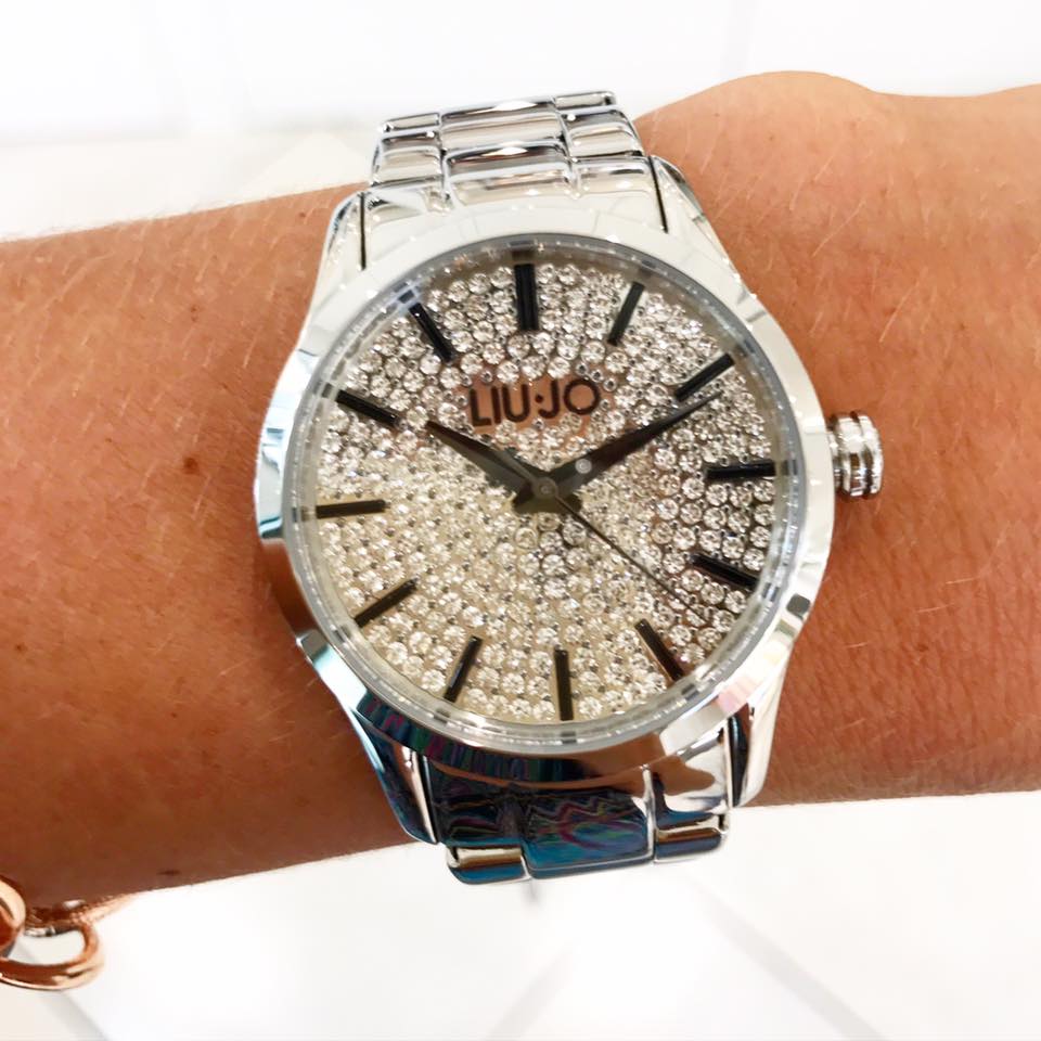 orologio da donna con pietre luccicanti