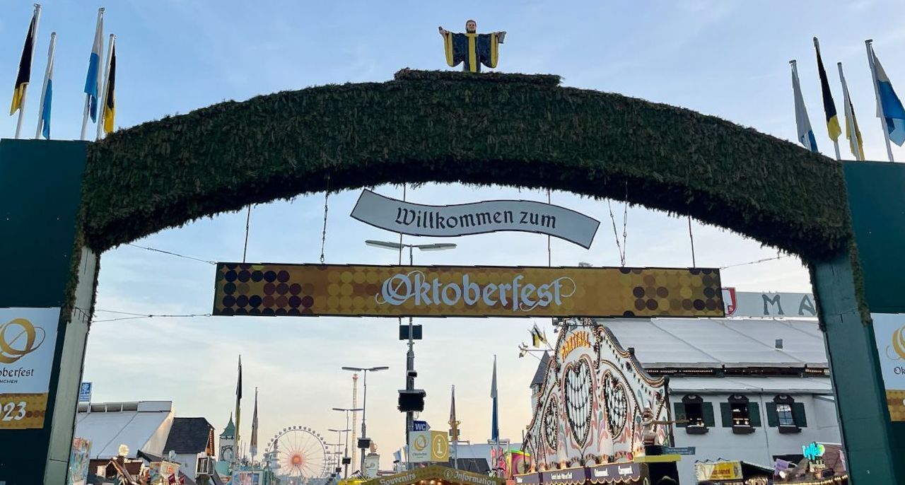 Hofbräu tent Oktoberfest tour