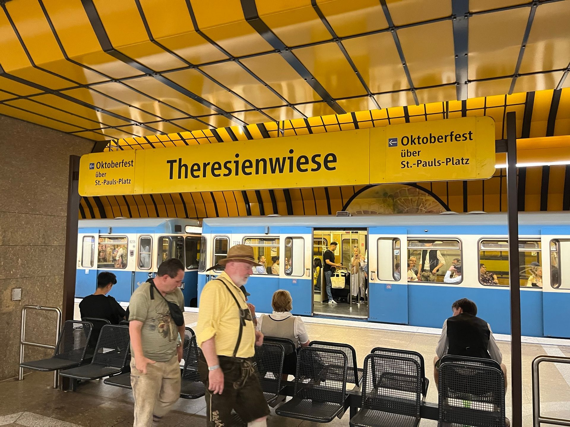 There are many different ways to get to the Oktoberfest Munich. Find out how to get to Oktoberfest!