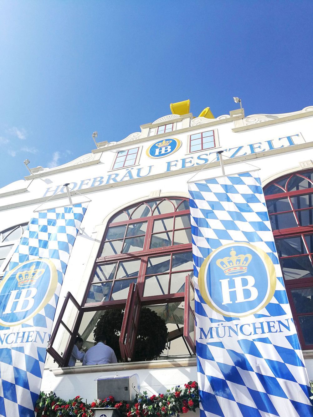 Oktoberfest Tours in the Hofbräu tent