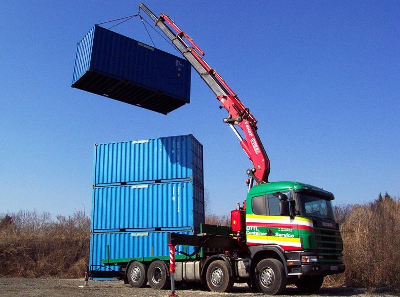 Stapeln von blauen Containern bei OTTL-CONTAINER