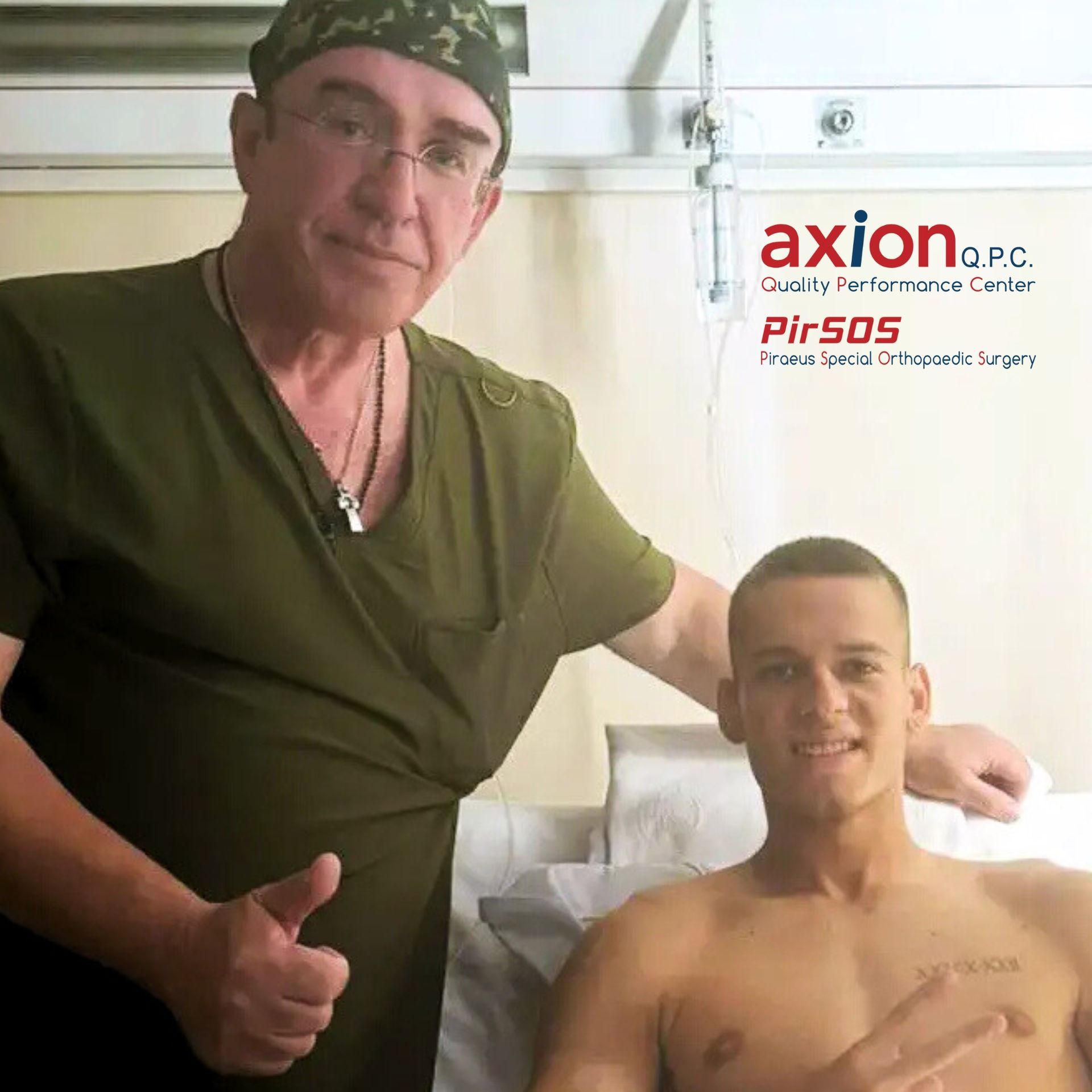 Ο Θεοφάνης Μπακούλας με τον Δρ. Χρήστο Θέο μετά το επιτυχημένο χειρουργείο αποκατάστασης πρόσθιου χι