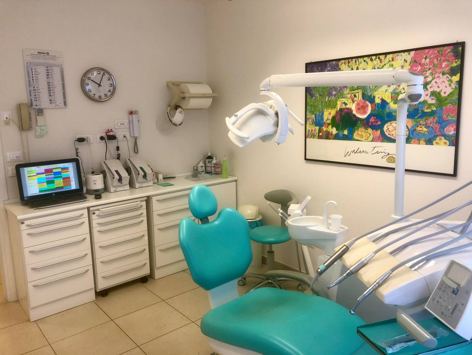 Studio dentistico con strumenti di ultima generazione
