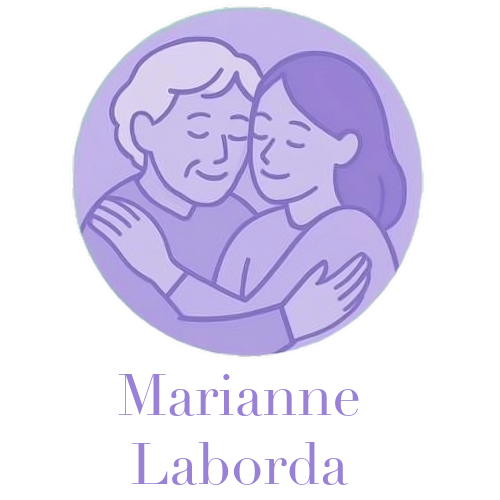 Una mujer abraza a una mujer mayor en un círculo morado.