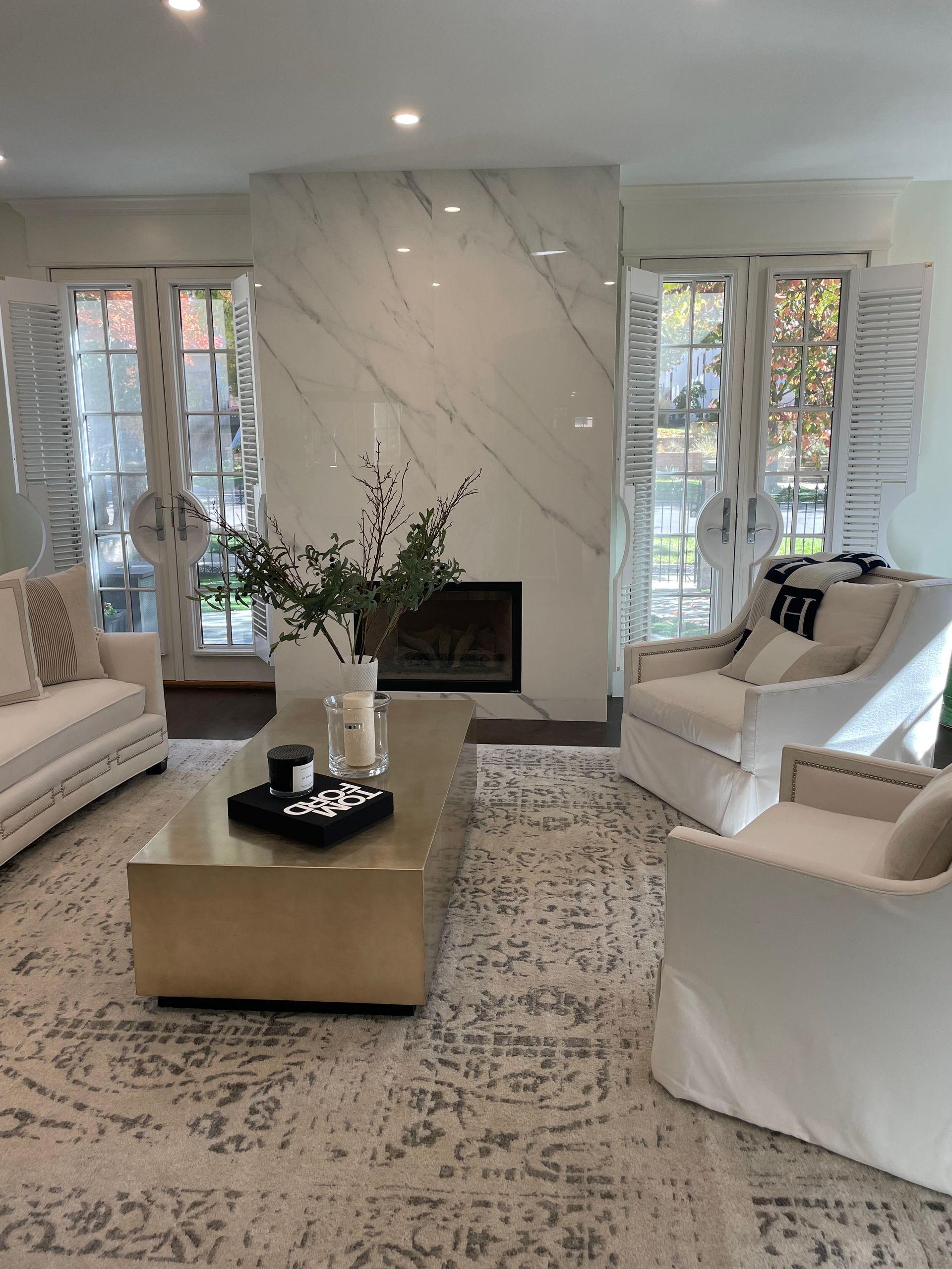 A living room filled with furniture and a fireplace.