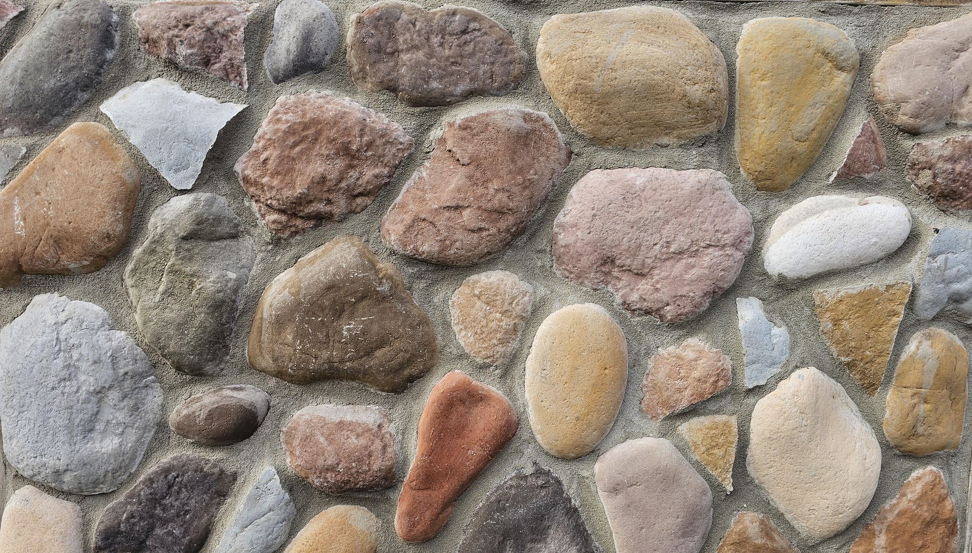A stone wall with a lot of rocks on it