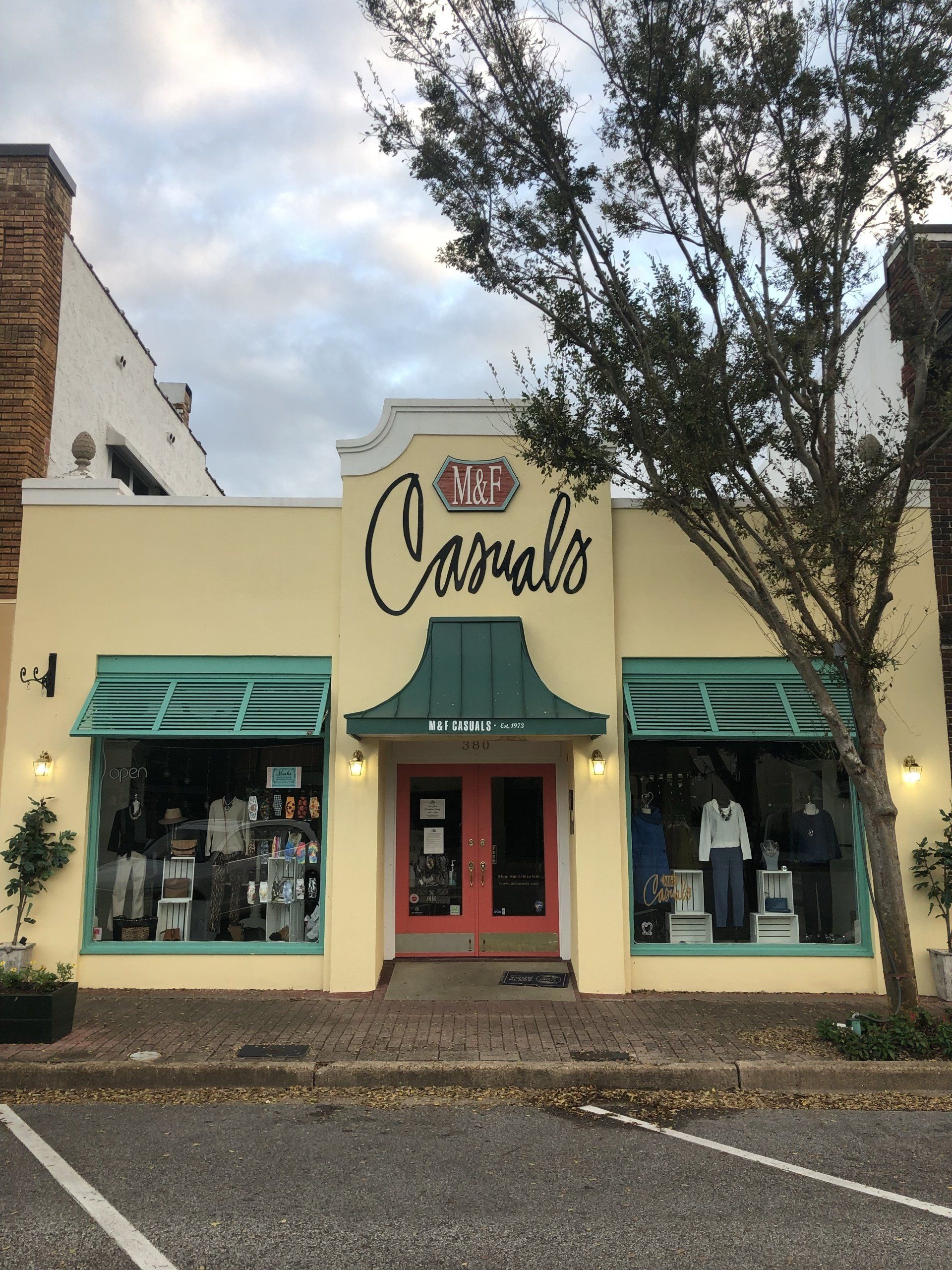 a yellow building with the word casuals on it