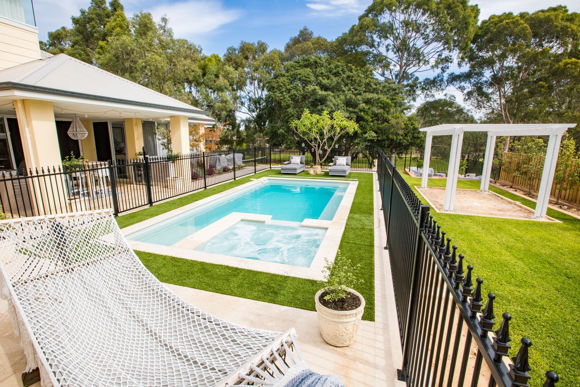 Expert Pool Builders Melbourne | Glistening Pools
