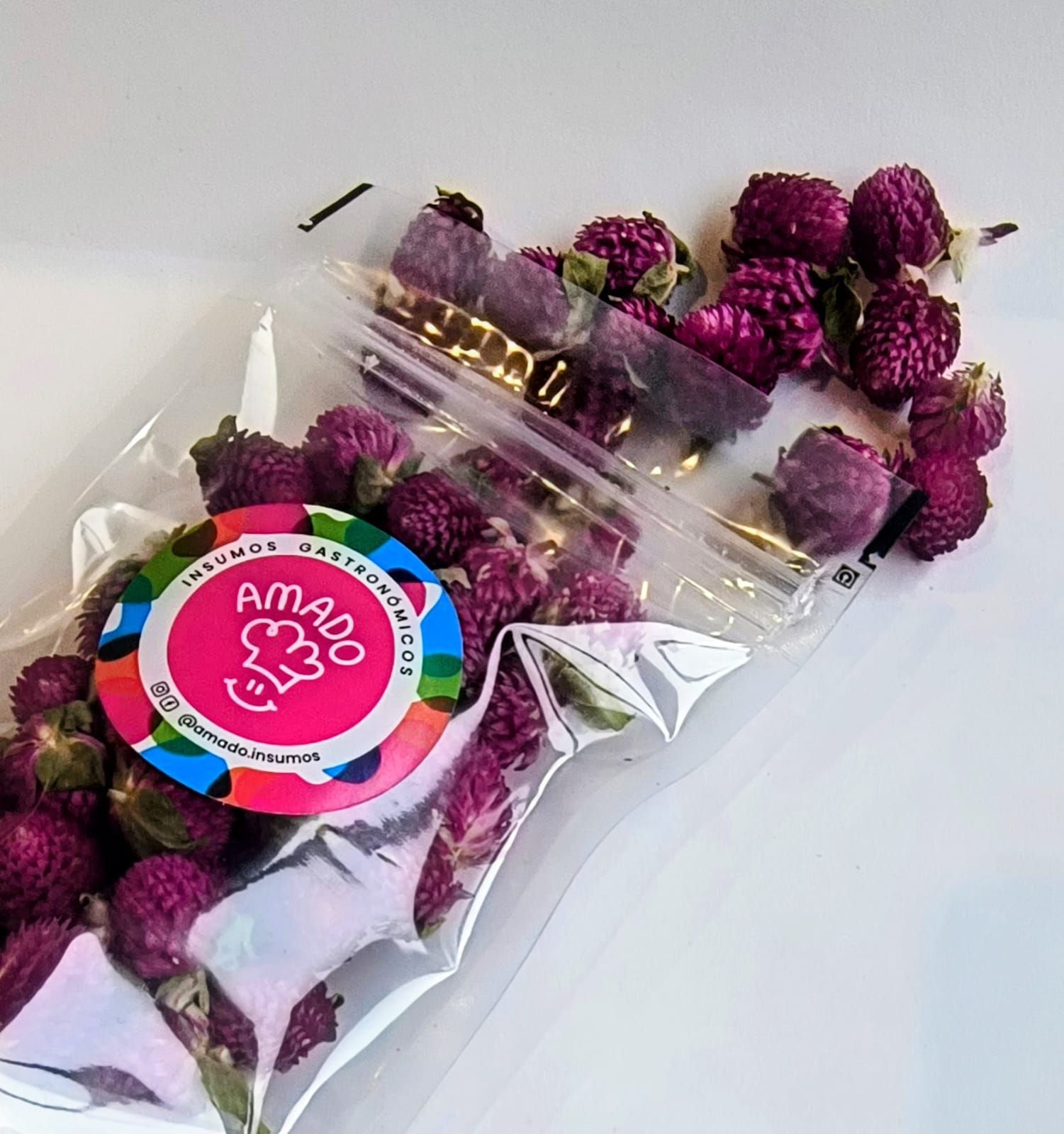 Bolsa de flores secas de amaranto morado, de la marca "AMADO gastronomía gourmet".