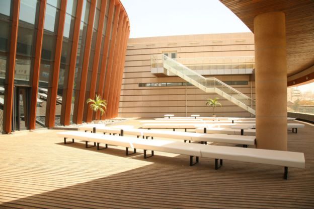 The building's curves recall the architectural styles found in southern Senegal