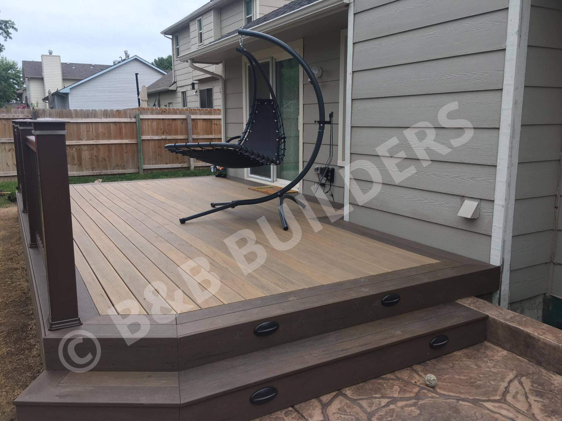 Bicolored composite deck with stairs