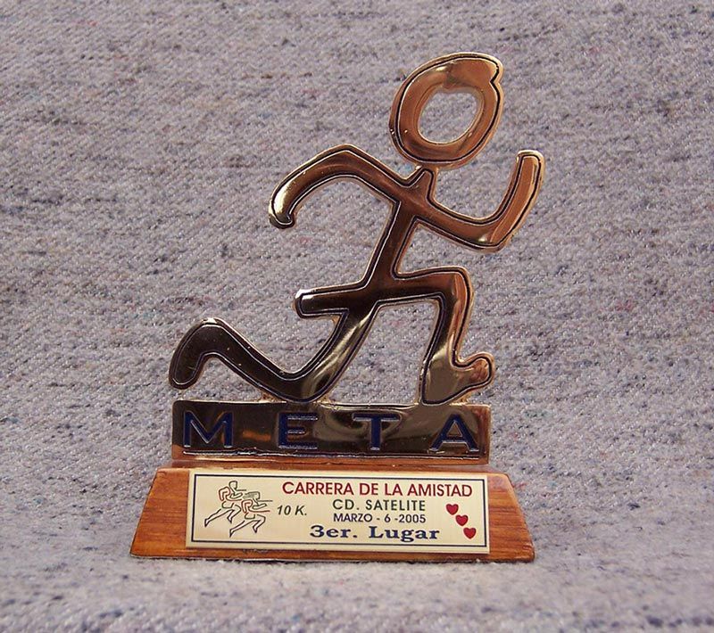Productos de premiación con acabados premium para personalización