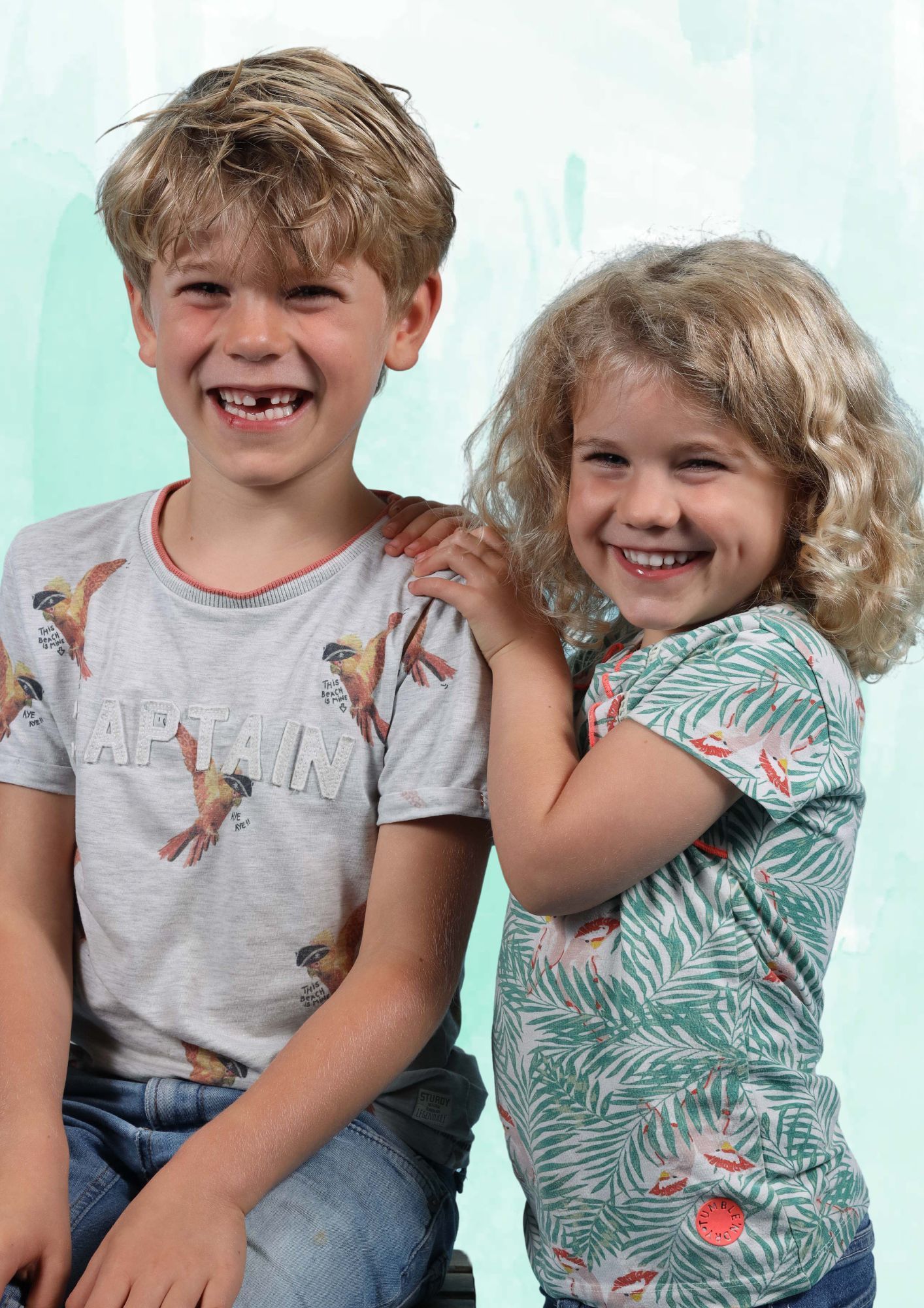 Leukste schoolfoto, Leuke schoolfoto, leukste schoolfotograaf, basisschool, schoolfoto, tiel, gelderland, broer/zus foto