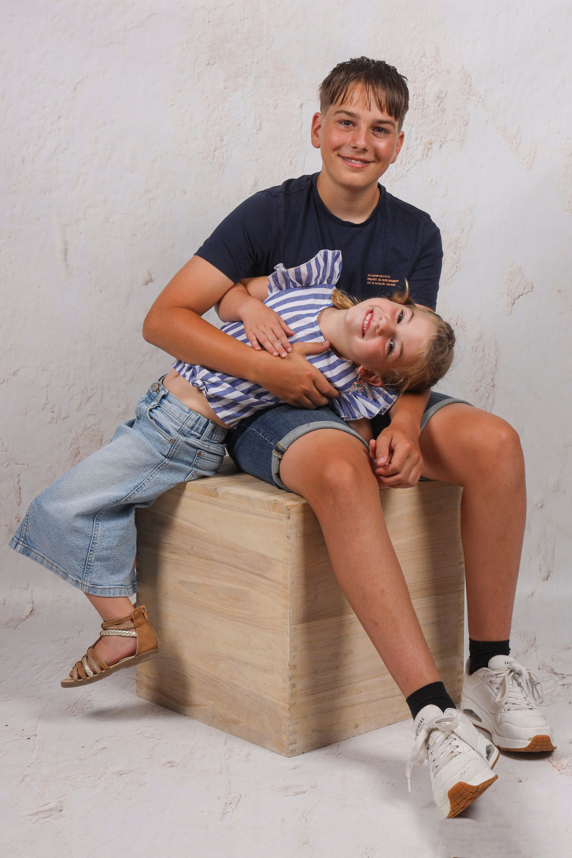 Leukste schoolfoto, Leuke schoolfoto, leukste schoolfotograaf, basisschool, schoolfoto, tiel, gelderland, broer/zus foto