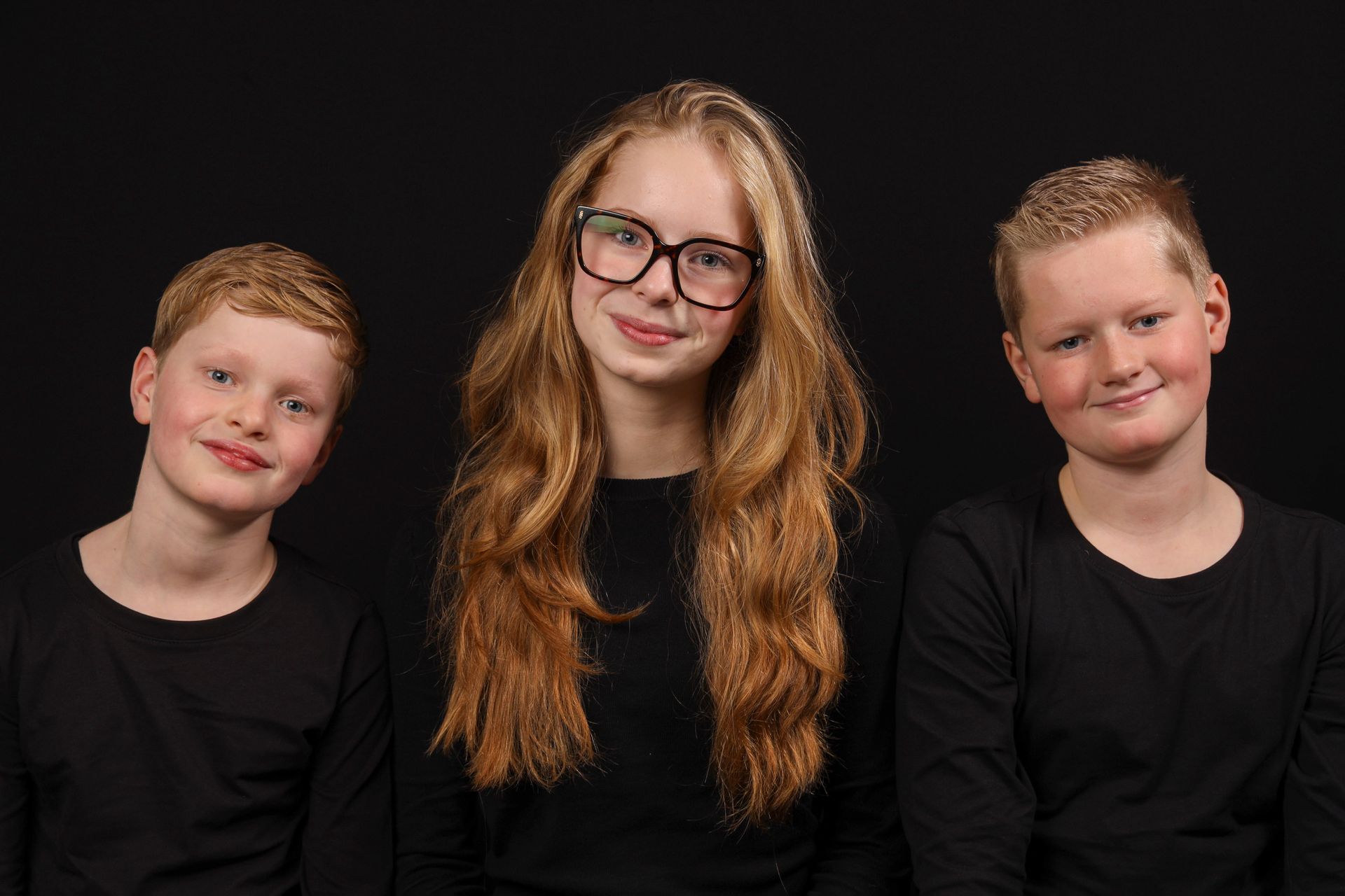 Leukste schoolfoto, Leuke schoolfoto, leukste schoolfotograaf, basisschool, schoolfoto, tiel, gelderland, broer/zus foto