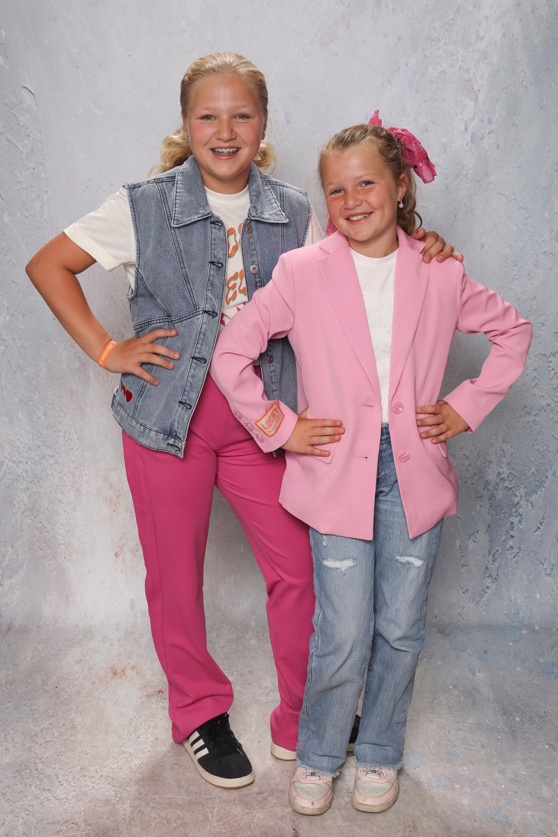 Leukste schoolfoto, Leuke schoolfoto, leukste schoolfotograaf, basisschool, schoolfoto, tiel, gelderland, broer/zus foto