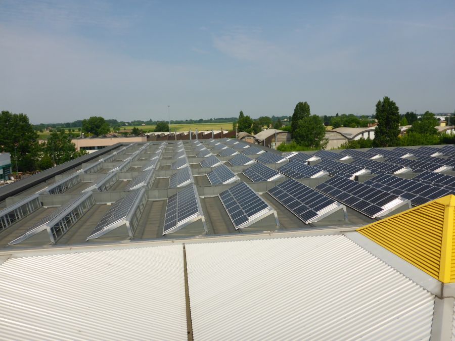 impianto pannelli solari ampio