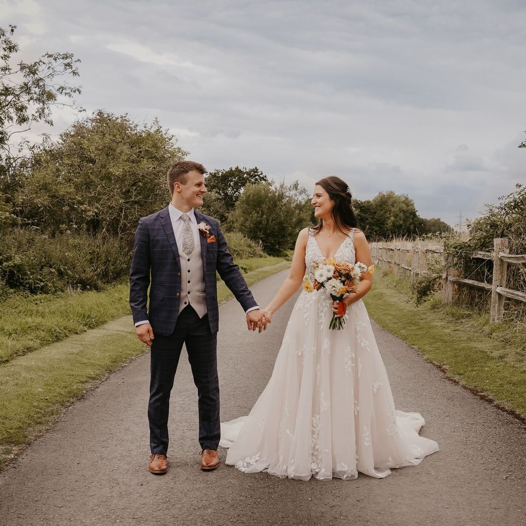 rustic wedding Leicester, The Hall Barns