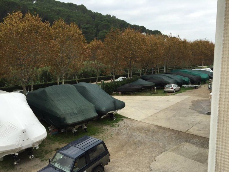 imbarcazioni coperte da telo