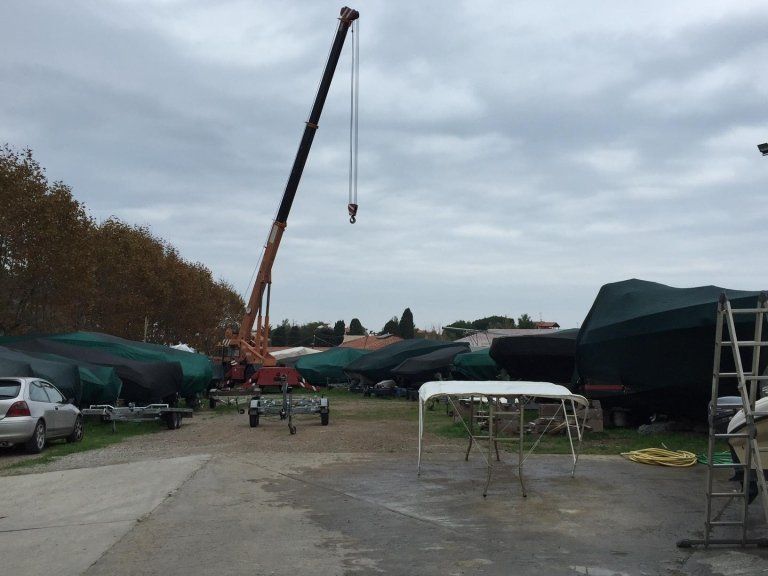 gru per la movimentazione delle imbarcazioni