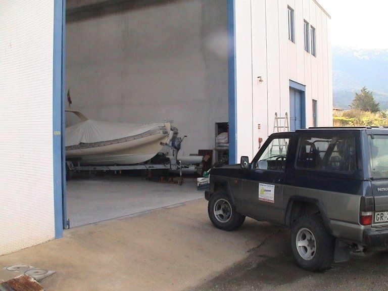 imbarcazioni posteggiata in attesa della manutenzione