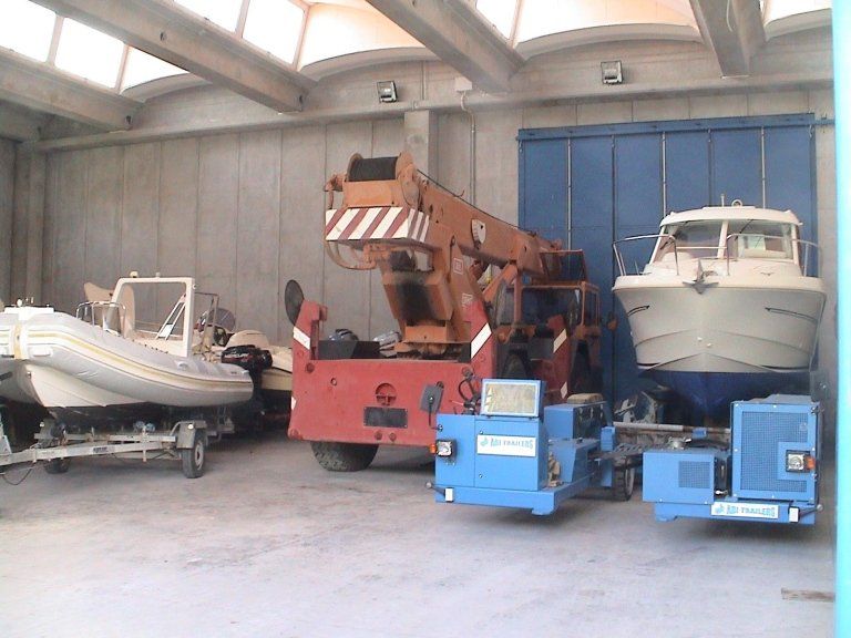 mini gru per la movimentazione delle imbarcazioni