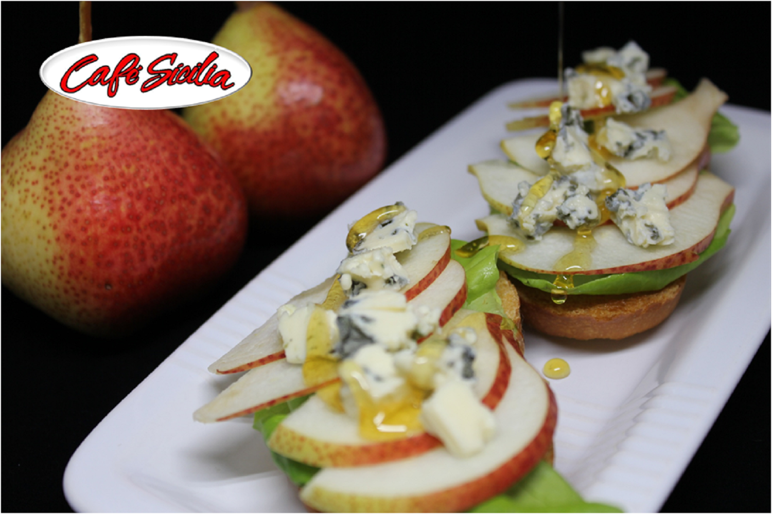 Crostini Topped with Pears and Gorgonzola Cheese