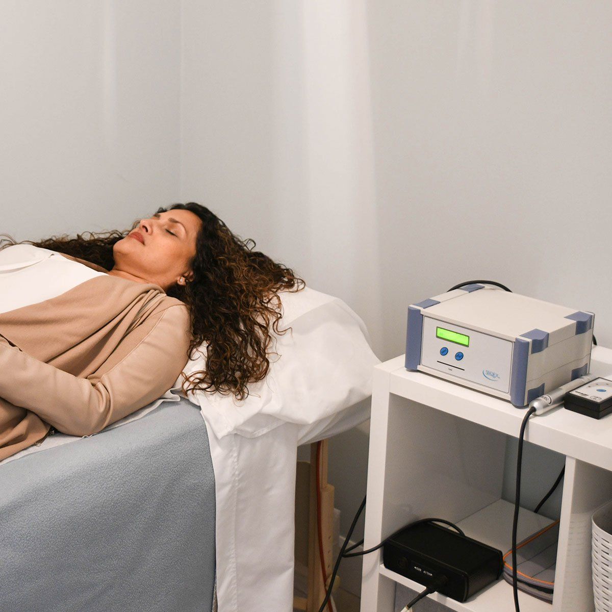 Client receiving a Pulsed Electromagnetic Field PEMF ICR treatment at Health Energies Vaughan Wellness centre