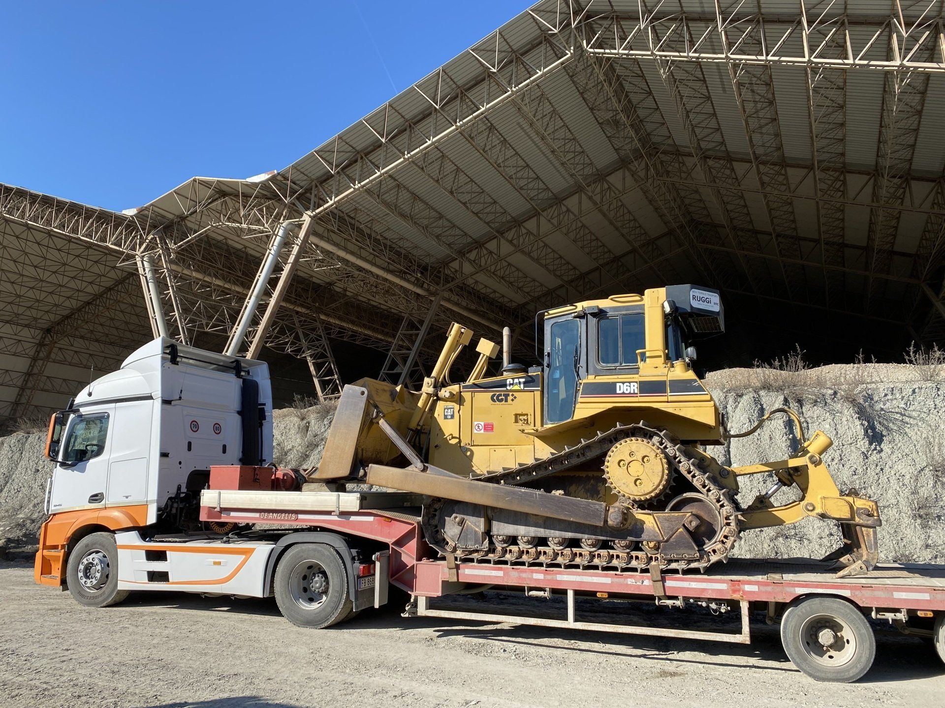 Trasporto lama cingolata, camion, trasporti eccezionali