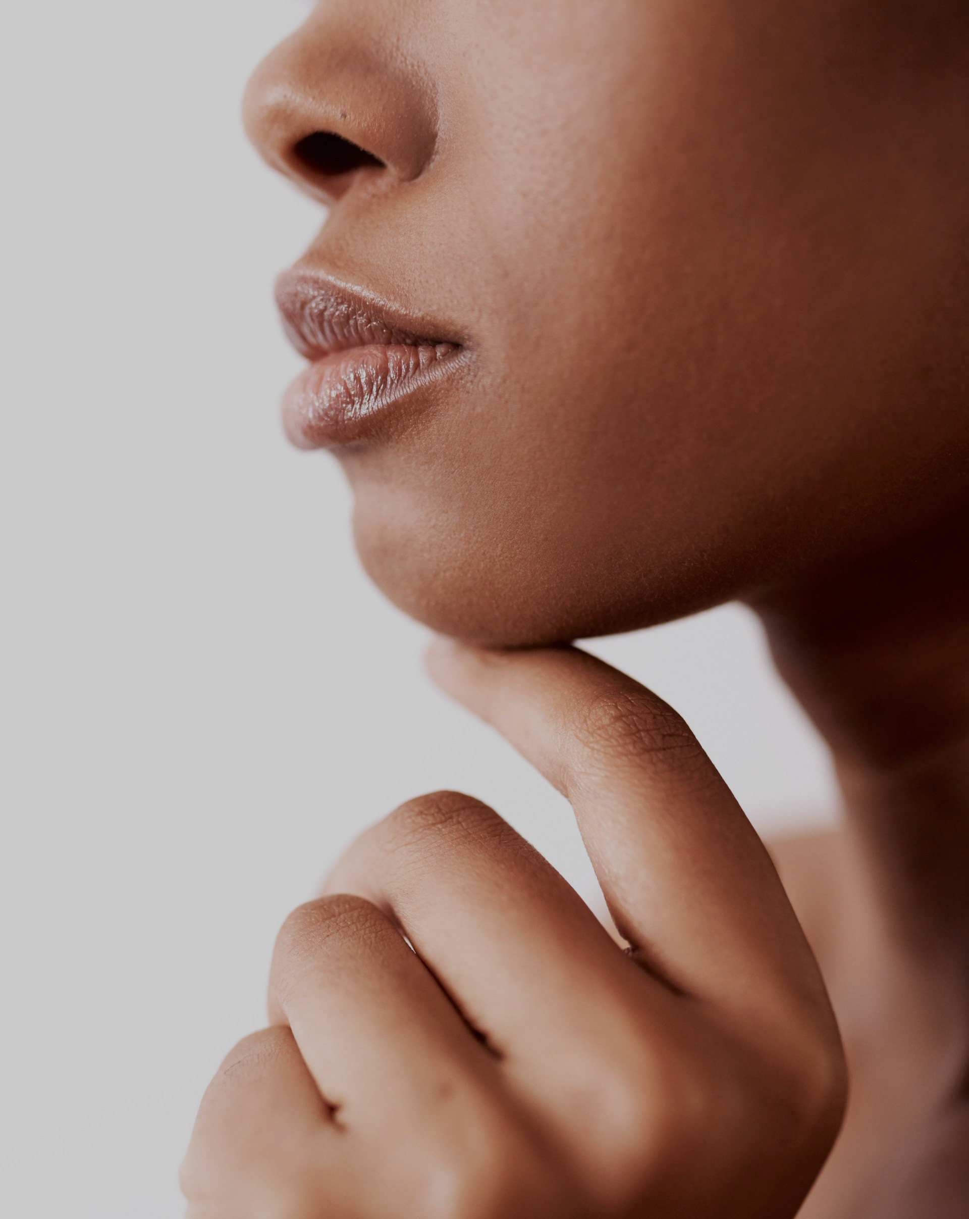 closeup shot of a beautiful woman posing with hand on chin